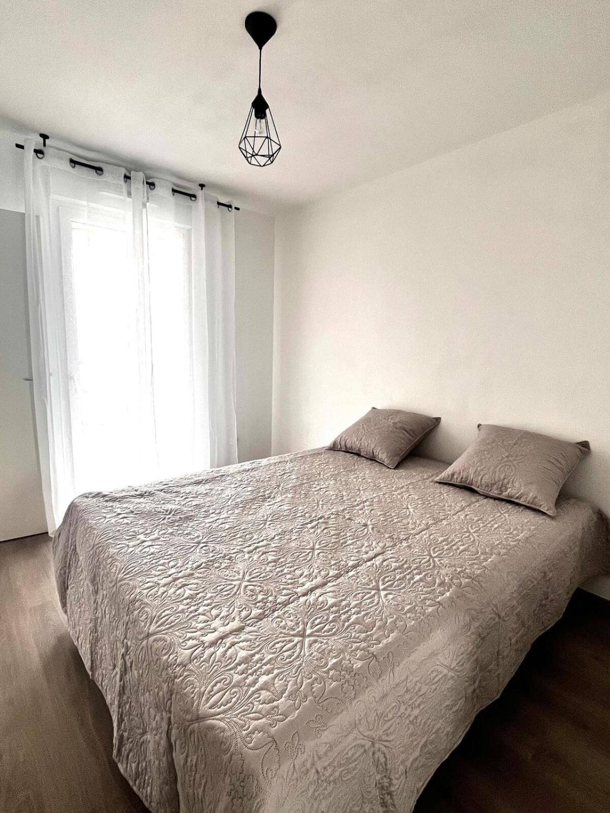 Appartement Place De Parking En Sous Sol Privatif *